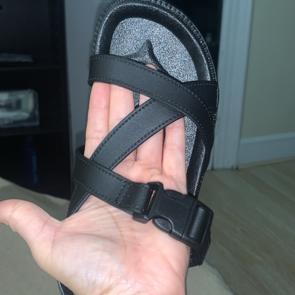 Sandals - Picture 3 of 4